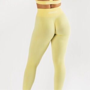 Alphalete Amplify Leggings - Small (Lemonade)